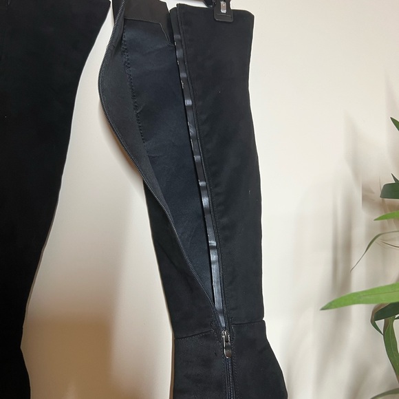 Black suede Knee High Heels - Picture 2 of 8